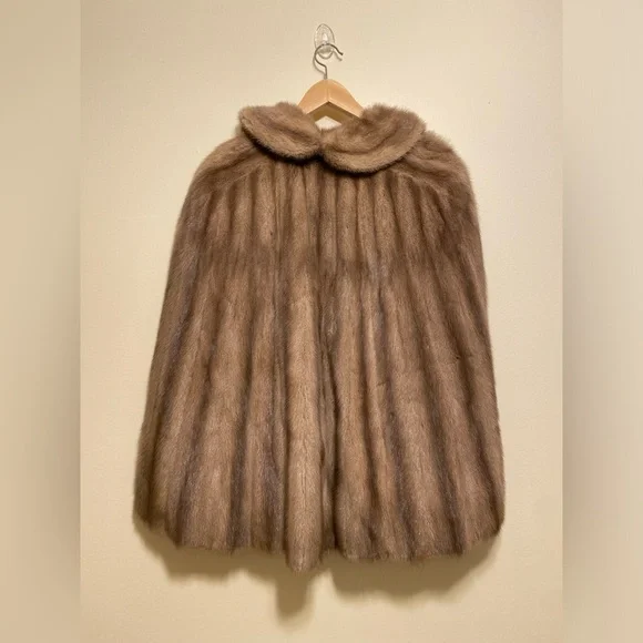 FURS BY EDWARD GLASSER CHICAGO Vintage Brown Fur Poncho / CAPE. One size - Picture 2 of 11